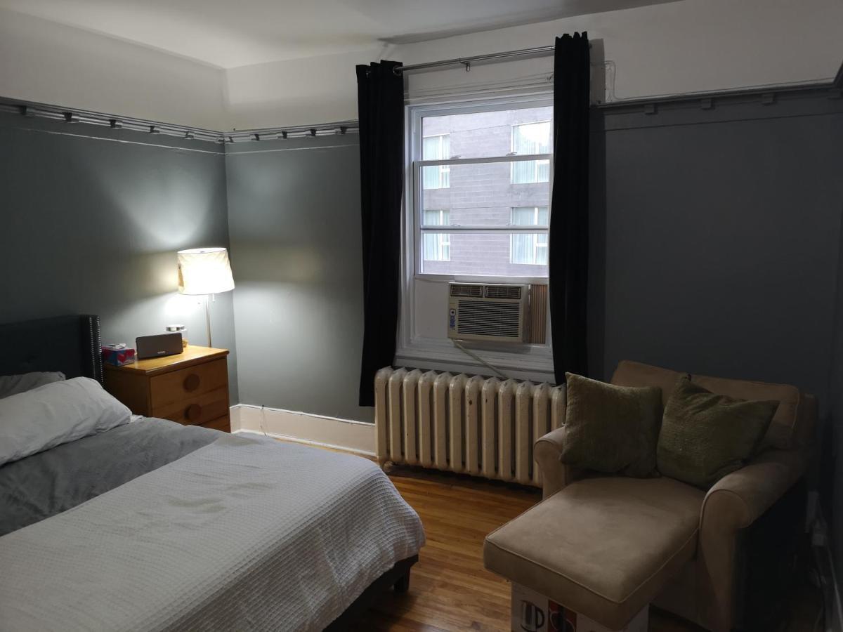 Room With King Bed In Shared 3 Bedroom Downtown Montréal Exterior foto